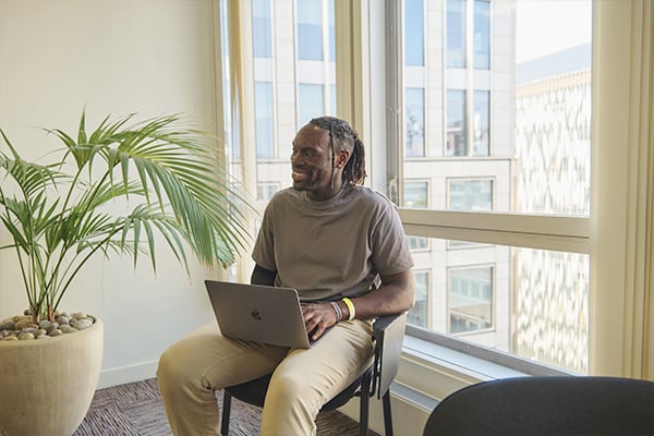 Meeting_Room_Laptop_Smiling_300x200