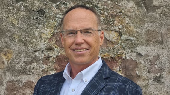 faculty-image-dr-robert-white