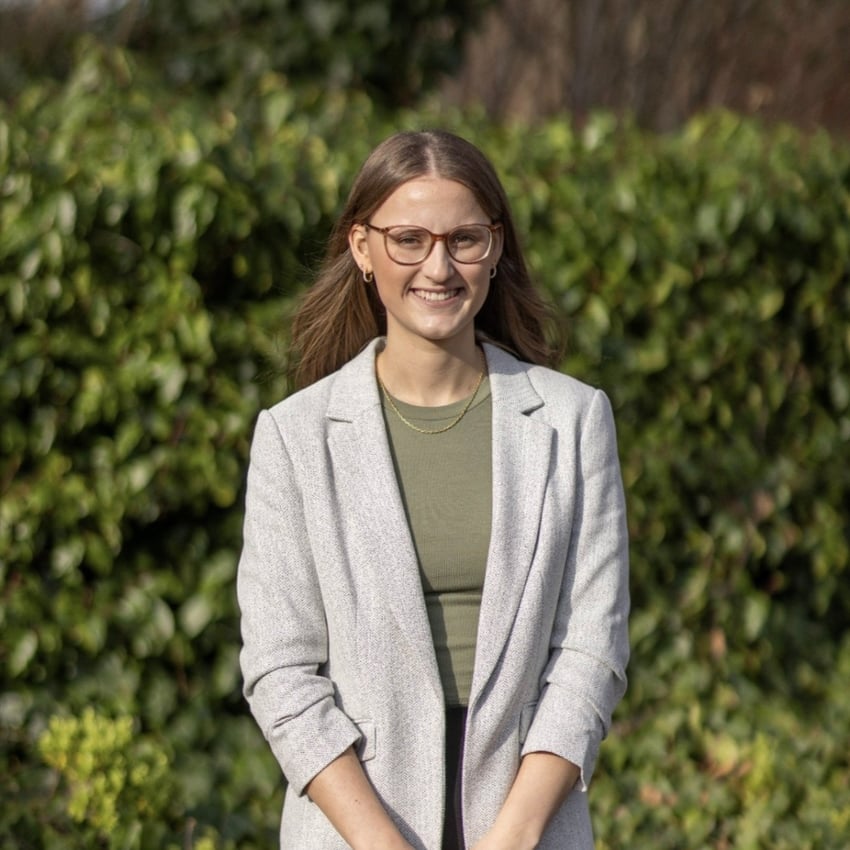 Amelia CeMAP CeMAP Diploma DipFA and Adv DipFA learner and trainee header image