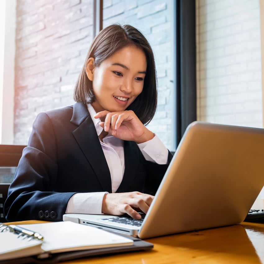 CDCS25- woman on laptop-womanworking-LIBF-1139941195