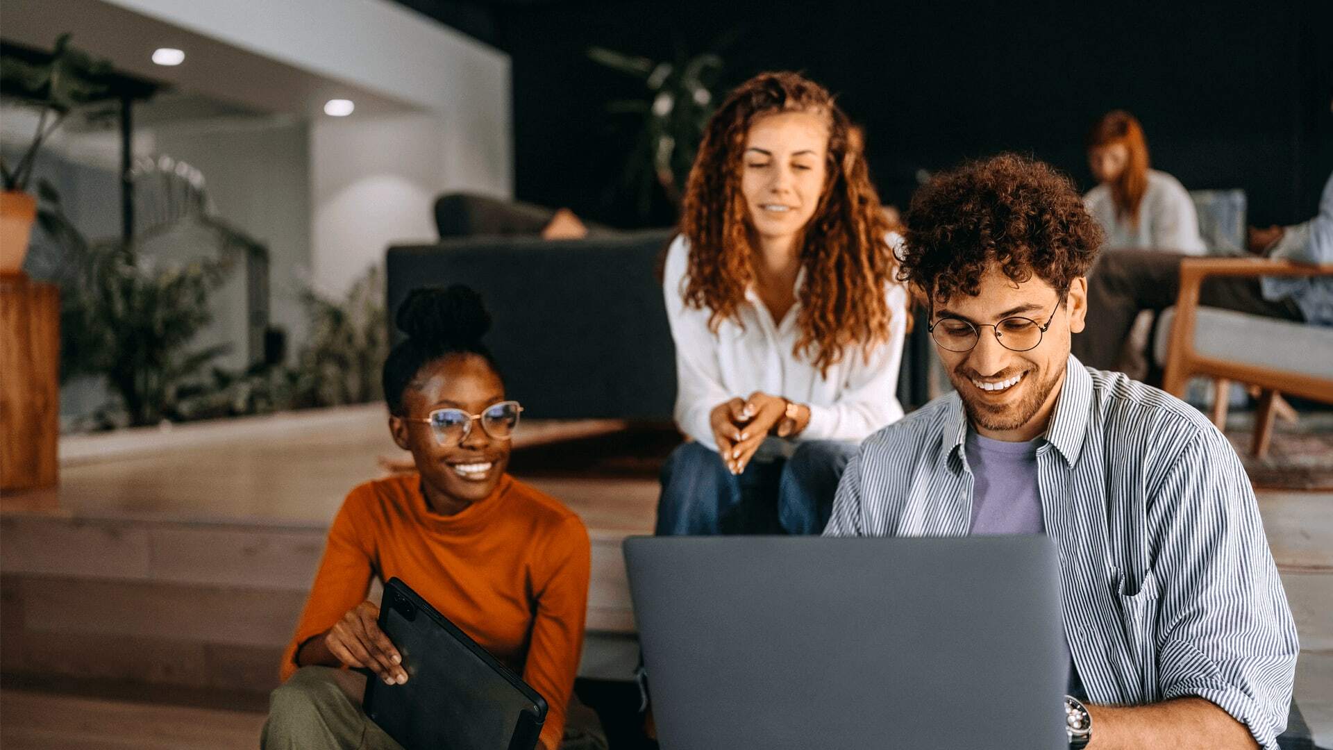 Students looking up average pay and benefits per year for a data product manager role in the UK.