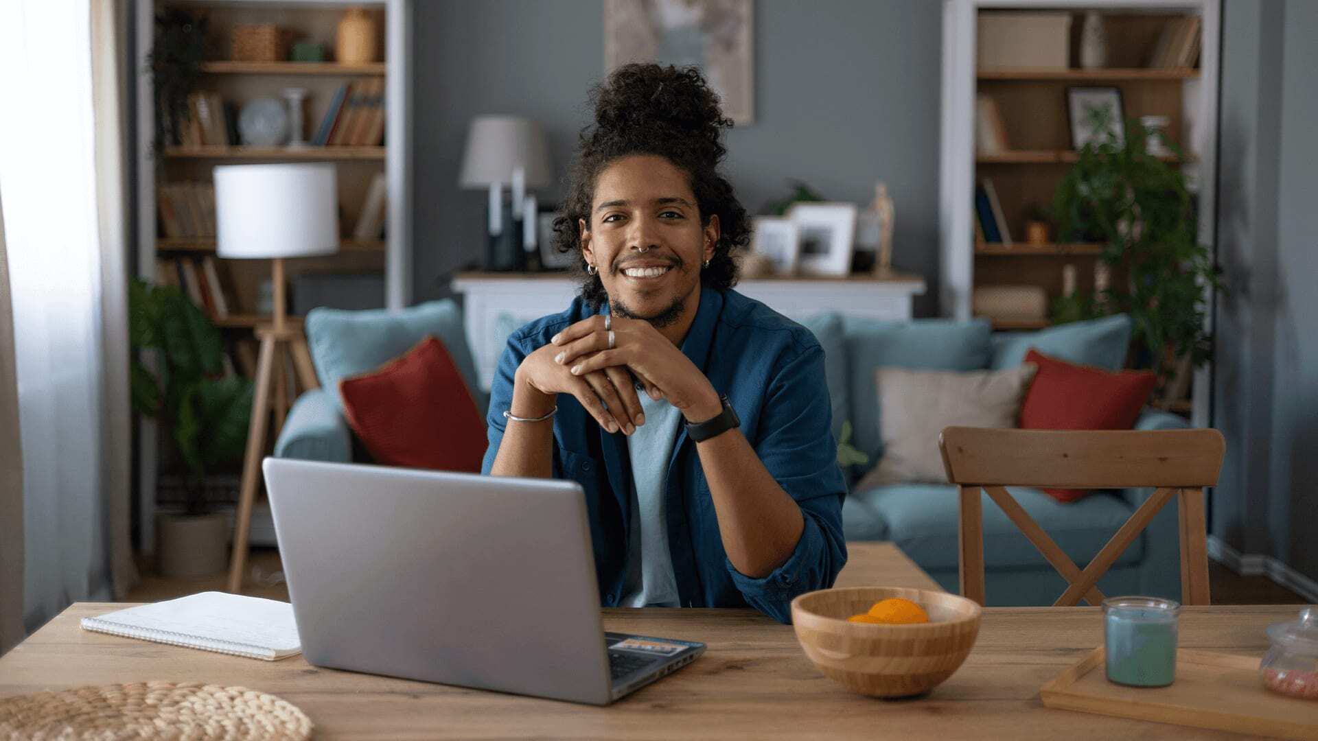 Student beginning his first week of study from home.