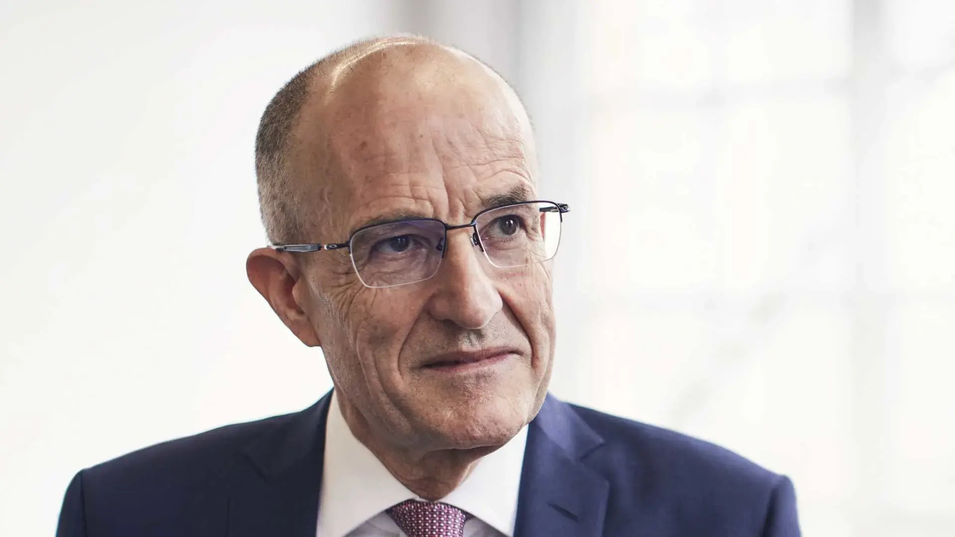 Headshot of Professor Sir Paul Curran