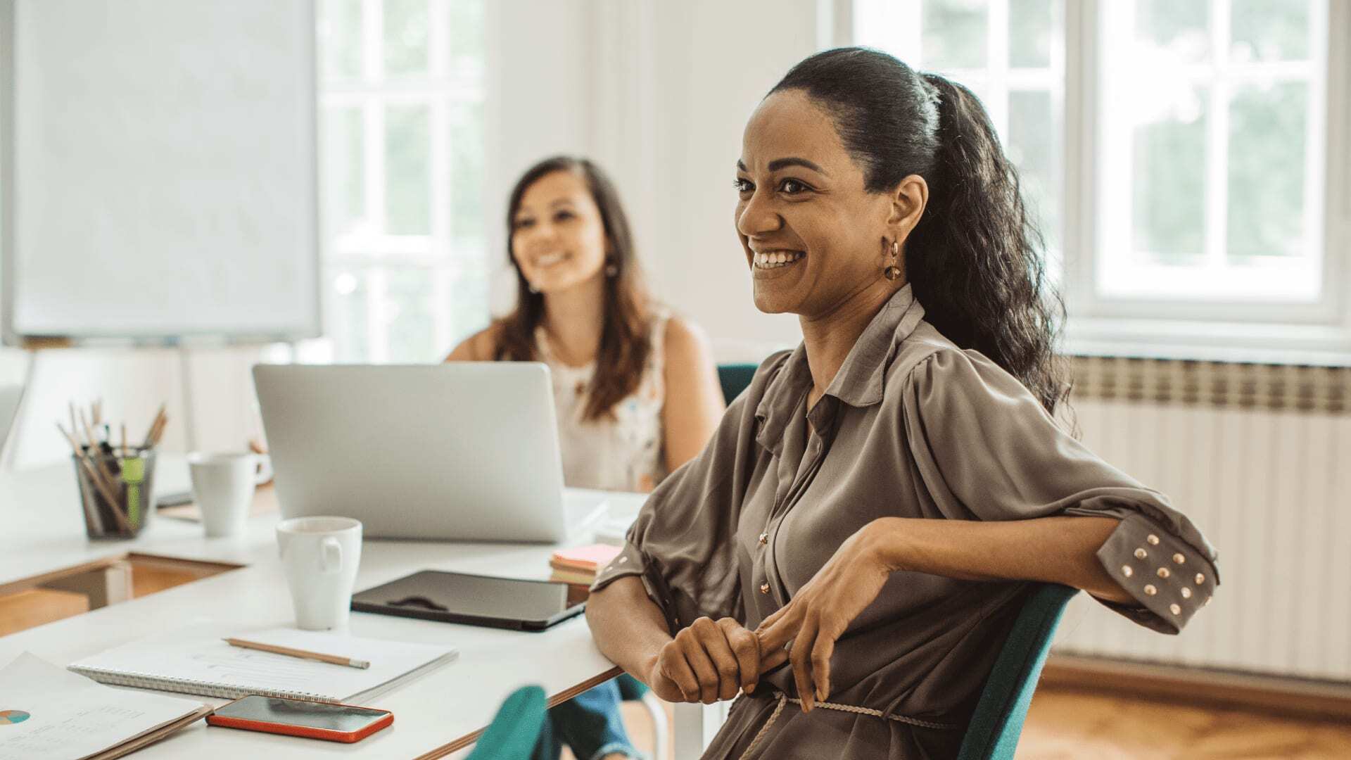 Data analyst team analyses behaviour of customers in an office to gain a deeper understanding of trends.