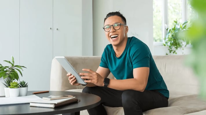 Data professional in a collaborative team setting, reviewing quality metrics to support goals in the organization.