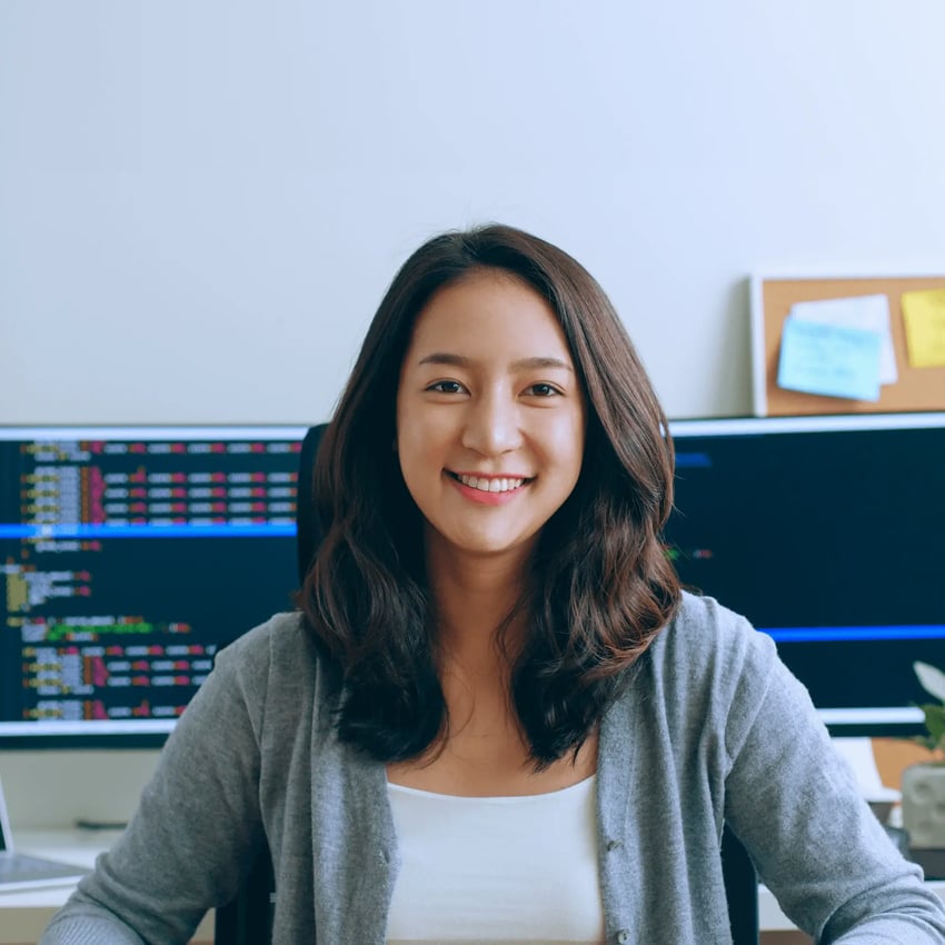 Female computer science smiling after successful completion of her BSc Computer Science online degree.